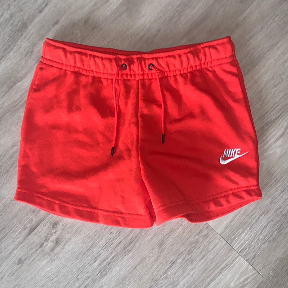Red Nike essential shorts size XS 🖤